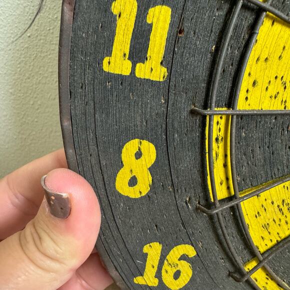 1950s Black and Yellow 12 inch Scott's Original Keepdrye Dartboard Man‎ Cave Pub - Picture 4 of 9